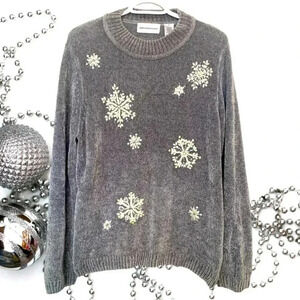 Alfred Dunner Embroidered sweater, looks and feels like the velour, Size Medium